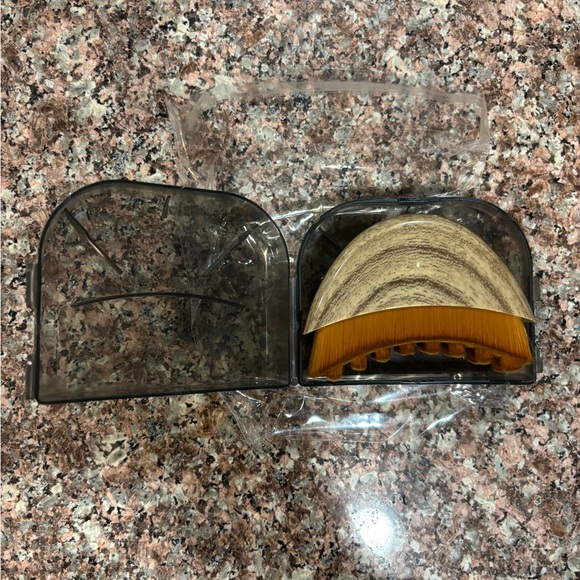 Other - Lymphatic Contour Face Brush, Gua Sha Brush w/Travel Case